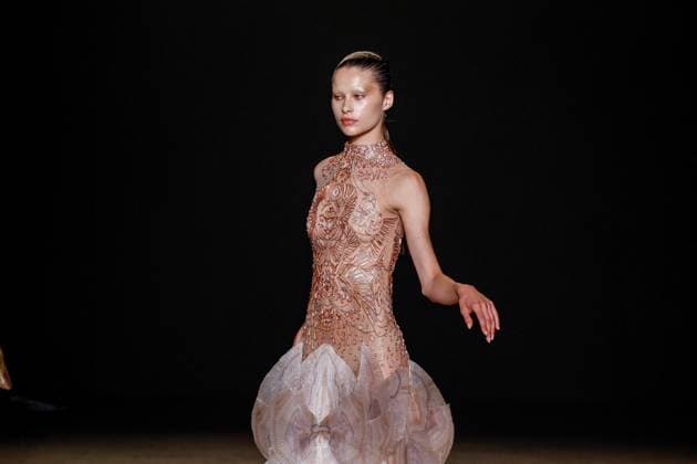 Défilé Iris Van Herpen Collection Haute Couture Automne Hiver 2025 2026 lors de la Fashion Week de Paris PFW , à Paris, France, le 7 juillet 2025 Runway during the Iris Van Herpen Haute Couture Fall Winter 2025 2026 fashion show as part of Paris Fashion Week on July 07, 2025 in Paris, France Paris France  Copyright: xAgencex xBestimagexAgencex xBestimagex