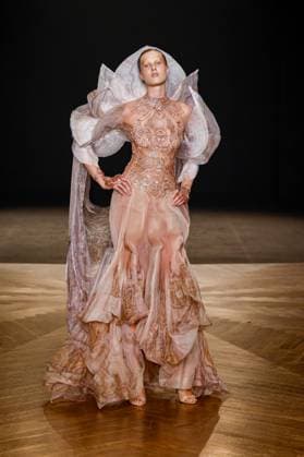 Défilé Iris Van Herpen Collection Haute Couture Automne Hiver 2025 2026 lors de la Fashion Week de Paris PFW , à Paris, France, le 7 juillet 2025 Runway during the Iris Van Herpen Haute Couture Fall Winter 2025 2026 fashion show as part of Paris Fashion Week on July 07, 2025 in Paris, France Paris France  Copyright: xAgencex xBestimagexAgencex xBestimagex