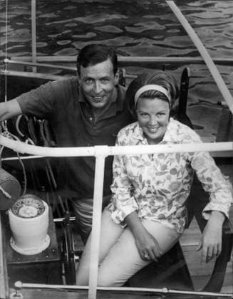 Niederlande Norwegen Schweden 7. Juli 1965 - niederländisches Königshaus im Urlaub in Italien. Keystone-Fotoshows: Kronprinzessin Beatrix der Niederlande und ihr Verlobter Claus von Amsberg, abgebildet in fröhlicher Stimmung in Porto Ecole, einem Ferienort nördlich von Rom, wo sie mit Königin Juliana und Prinz Bernhard Urlaub machen. *** Netherlands Norway Sweden 7 July 1965 Dutch Royal house at Holiday in Italy Keystone Photo shows Crown Princess Beatrix the Netherlands and their Fiancé Claus from Amsberg, illustrated in Happier Mood in Porto Ecole, a Holiday resort north from Rome, where you with Queen Juliana and Prinz Bernhard Holiday make  Copyright: xUnitedxArchivesx xkpaxKeystonex 19650707_baf_k09_042
