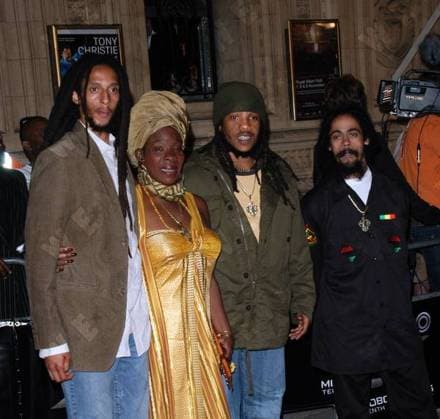 DAMIAN MARLEY, STEPHEN MARLEY, RITA MARLEY and JULIAN MARLEY MOBO Awards at the Royal Albert Hall London, England - 22.09.05, London, United Kingdom Vince Maher WENN 312867.jpg