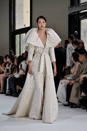 PFW Tamara Ralph Runway A model walks the runway at the Tamara Ralph show as part of Haute Couture Fashion Week in Paris, France on July, 7, 2025. Photo by Julien Reynaud APS-Medias ABACAPRESS.COM Paris France  Copyright: xReynaudxJulien APS-Medias ABACAx