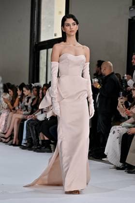 PFW Tamara Ralph Runway A model walks the runway at the Tamara Ralph show as part of Haute Couture Fashion Week in Paris, France on July, 7, 2025. Photo by Julien Reynaud APS-Medias ABACAPRESS.COM Paris France  Copyright: xReynaudxJulien APS-Medias ABACAx