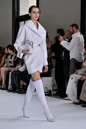 PFW Tamara Ralph Runway A model walks the runway at the Tamara Ralph show as part of Haute Couture Fashion Week in Paris, France on July, 7, 2025. Photo by Julien Reynaud APS-Medias ABACAPRESS.COM Paris France  Copyright: xReynaudxJulien APS-Medias ABACAx