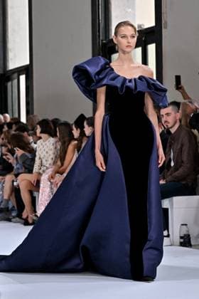 PFW Tamara Ralph Runway A model walks the runway at the Tamara Ralph show as part of Haute Couture Fashion Week in Paris, France on July, 7, 2025. Photo by Julien Reynaud APS-Medias ABACAPRESS.COM Paris France  Copyright: xReynaudxJulien APS-Medias ABACAx