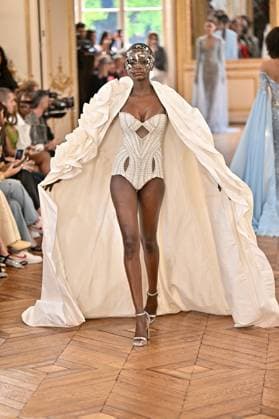 PFW Tony Ward Runway A model walks the runway at the Tony Ward show as part of Haute Couture Fashion Week in Paris, France on July, 7, 2025. Photo by Julien Reynaud APS-Medias ABACAPRESS.COM Paris France  Copyright: xReynaudxJulien APS-Medias ABACAx