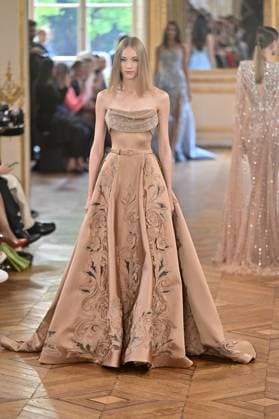 PFW Tony Ward Runway A model walks the runway at the Tony Ward show as part of Haute Couture Fashion Week in Paris, France on July, 7, 2025. Photo by Julien Reynaud APS-Medias ABACAPRESS.COM Paris France  Copyright: xReynaudxJulien APS-Medias ABACAx