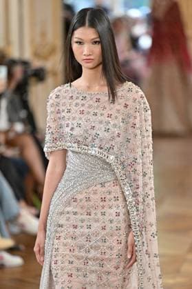 PFW Tony Ward Runway A model walks the runway at the Tony Ward show as part of Haute Couture Fashion Week in Paris, France on July, 7, 2025. Photo by Julien Reynaud APS-Medias ABACAPRESS.COM Paris France  Copyright: xReynaudxJulien APS-Medias ABACAx