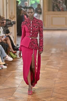 PFW Tony Ward Runway A model walks the runway at the Tony Ward show as part of Haute Couture Fashion Week in Paris, France on July, 7, 2025. Photo by Julien Reynaud APS-Medias ABACAPRESS.COM Paris France  Copyright: xReynaudxJulien APS-Medias ABACAx
