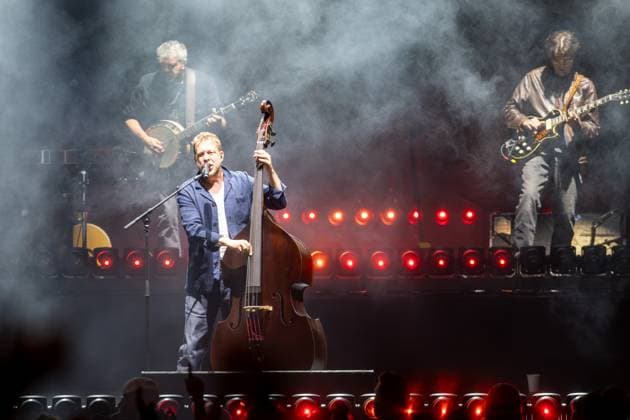 Entertainment Themen der Woche KW28 Music Concert - Mumford & Sons - 2025 Ted Dwane of the English indie-folk band Mumford &amp; Sons play the double-bass on stage during their live concert at the Arena di Verona. July 7, 2025, Verona Italy. Verona Arena di Verona Italy Copyright: xRobertoxTommasinix xLiveMediax LPM_1950930