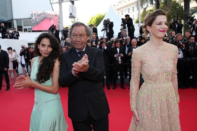 Nailia Harzoune, Tony Gatlif et Céline Sallette - Montée des marches du film Deux jours, une nuit lors du 67 ème Festival du film de Cannes – Cannes le 20 mai 2014. Red carpet for the movie Deux jours, une nuit during the 67 th Cannes Film festival - Cannes 20 05 2014 - Montée des marches du film Deux jours, une nuit lors du 67 ème Festival du film de Cannes – Cannes le 20 mai 2014. Red carpet for the movie Deux jours, une nuit during the 67 th Cannes Film festival - Cannes 20 05 2014 Cannes France *** Nailia Harzoune, Tony Gatlif et Céline Sallette Montée des marches du film Deux jours, une nuit lors du 67 ème Festival du film de Cannes - Cannes le 20 mai 2014 Red carpet for the movie Deux jours, une nuit during the 67 th Cannes Fi  Copyright: xBORDE-MOREAUx xBESTIMAGExBORDE-MOREAUx xBESTIMAGEx
