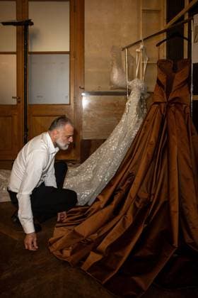 PFW - Georges Hobeika Backstage Georges Hobeika adjusts details of a gown, backstage prior to his Haute Couture Autumn Winter 2025-2026 show, as part of Paris Fashion Week in Paris, France on July 7, 2025. Photo by Ammar Abd Rabbo ABACAPRESS.COM Paris France  Copyright: xAbdxRabboxAmmar ABACAx