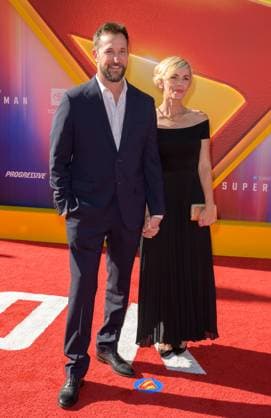 Superman Premiere - Los Angeles, USA LOS ANGELES, USA. July 07, 2025: Noah Wyle & Sara Wells at the premiere for Superman at the TCL Chinese Theatre. Los Angeles CA USA  Copyright: xPaulxSmith Featureflashx