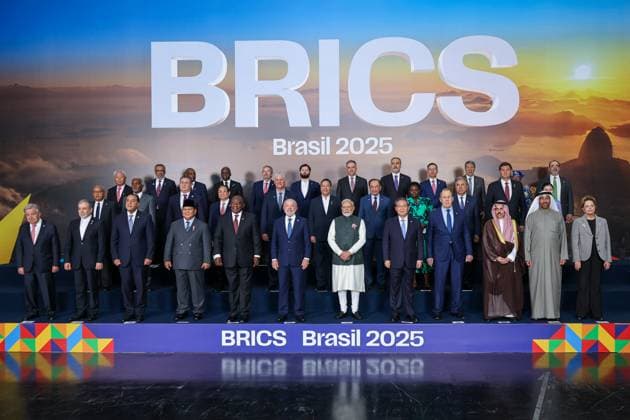 News Themen der Woche KW28 (250707) -- RIO DE JANEIRO, July 7, 2025 -- Leaders from BRICS members and partner countries, guest countries, as well as representatives of international organizations, pose for a group photo in Rio de Janeiro, Brazil, July 7, 2025. Chinese Premier Li Qiang spoke on topics including strengthening multilateralism, artificial intelligence, environment and climate change, and global health at the plenary sessions of the 17th BRICS Summit in Rio de Janeiro on Sunday and Monday. ) BRAZIL-RIO DE JANEIRO-CHINA-LI QIANG-17TH BRICS SUMMIT-PLENARY SESSIONS LiuxBin 