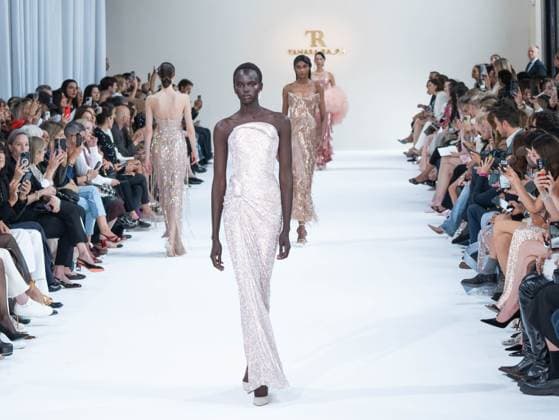 PARIS FASHION WEEK TAMARA RALPH FALL WINTER 26 sylvie lefort photography MAXPPP 07 07 2025 @sylvie Lefort Photography MAXPPP 07 07 25 Models present creations from the FALL WINTER 2025 2026 Haute Couture collection by TAMARA RALPH during the Paris Fashion Week, in Paris, France March 11th 2025 The presentation of the Womens collections from 7th July 2025 to 10th July 25  Copyright: xMAXPPPxsylviexlefortxphotographyx LFR202507085437 LFR202507085437