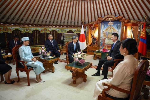 Entertainment Themen der Woche KW28 State visit of Japan s emperor, empress to Mongolia Japan s Emperor Naruhito (C) and Empress Masako (blue), meet with Mongolian President Ukhnaa Khurelsukh and his wife Luvsandorjiin Bolortsetseg in a ceremonial ger, a Mongolian portable round tent for distinguished guests, in Ulaanbaatar on July 8, 2025, during their state visit to Mongolia. (Pool photo)  A14AA0004709680P