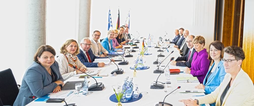News Themen der Woche KW28 Kabinett Manuel Schwesig SPD 08.07.2025, Germany, Berlin, Landesvertretung Mecklenburg-Vorpommern, Kabinett Manuela Schwesig und Minister Â Berllin Berlin Germany *** Cabinet Manuel Schwesig SPD 08 07 2025, Germany, Berlin, Representation of Mecklenburg-Western Pomerania, Cabinet Manuela Schwesig and Minister Â Berllin Berlin Germany