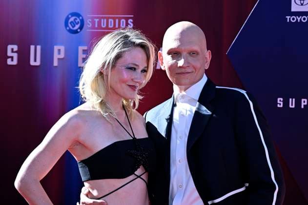 Louisa Krause und Anthony Carrigan bei der Weltpremiere des Kinofilms Superman im TCL Chinese Theatre. Los Angeles, 07.07.2025