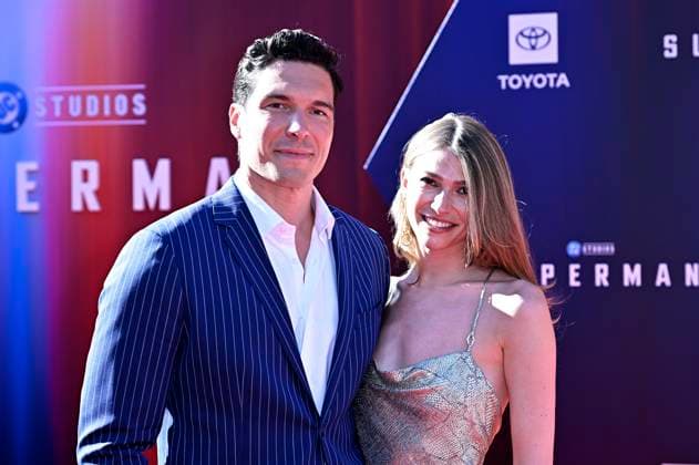 Will Reeve mit seiner Verlobten Amanda Dubin bei der Weltpremiere des Kinofilms Superman im TCL Chinese Theatre. Los Angeles, 07.07.2025