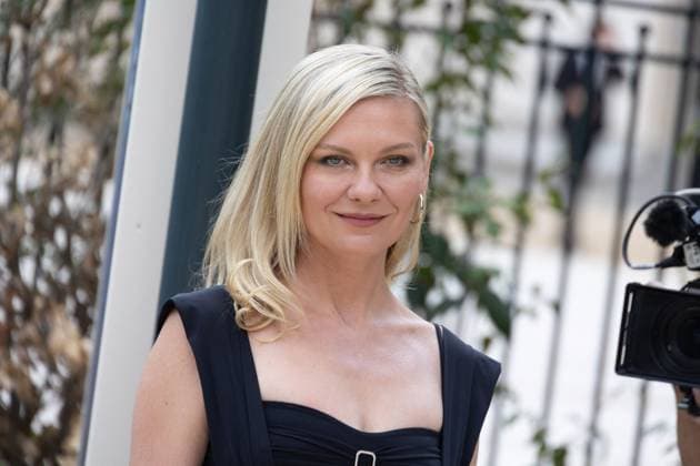 PFW Chanel Outside Arrivals NB Kirsten Dunst arriving at the Chanel show as part of Haute Couture Fashion Week on July 08, 2025 in Paris, France. Photo by Nasser Berzane ABACAPRESS.COM Paris France  Copyright: xBerzanexNasser ABACAx