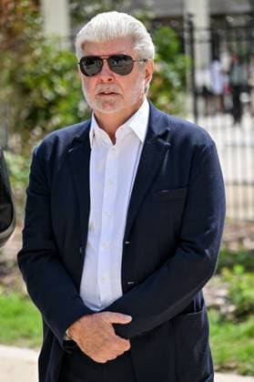 PFW Chanel Outside Arrivals George Lucas at the Chanel show as part of Haute Couture Fashion Week in Paris, France on July, 8, 2025. Photo by Julien Reynaud APS-Medias ABACAPRESS.COM Paris France  Copyright: xReynaudxJulien APS-Medias ABACAx