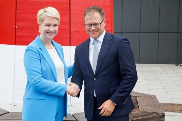 News Themen der Woche KW28 Pressekonferenz in der Vertretung des Landes Mecklenburg-Vorpommern beim Bund Berlin, 8en Sch.7...2025 Carstem Schneider und Manuela Schwesig bei der Pressekonferenz in der Vertretung des Landes Mecklenburg-Vorpommern beim Bund in Berlin Berlin *** Press conference at the Representation of the State of Mecklenburg-Vorpommern to the Federal Government Berlin, 8en Sch 7 2025 Carstem Schneider and Manuela Schwesig at the press conference at the Representation of the State of Mecklenburg-Vorpommern to the Federal Government in Berlin Berlin Copyright: xMatthiasxGränzdörferx