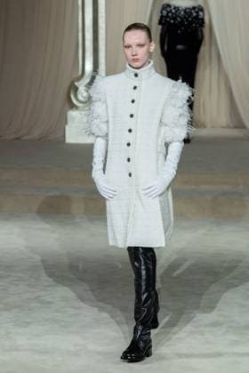 PFW Chanel Runway AM A model walks the runway during the Chanel Haute Couture Fall Winter 2025 2026 show as part of Paris Fashion Week in Paris, France on July 08, 2025. Photo by Aurore Marechal ABACAPRESS.COM Paris France  Copyright: xMarechalxAurore ABACAx