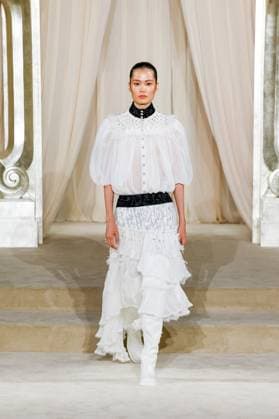 Chanel Haute Couture Collection Fall Winter 2025 2026 show as part of Paris Fashion Week PFW , au Grand Palais, à Paris, FRance, le 8 juillet 2025 Bestimage Runway during the Chanel Haute Couture Fall Winter 2025 2026 show as part of Paris Fashion Week on July 08, 2025 in Paris, France Paris France  Copyright: xAgencex xBestimagexAgencex xBestimagex