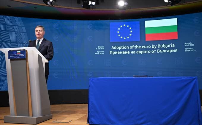 EU Council agrees that Bulgaria to adopt the euro on January 1, 2026 BRUSSELS, BELGIUM - JULY 08: President of the Eurogroup Paschal Donohoe makes a speech as he attends the signing ceremony to celebrate the final steps for Bulgaria to join the Eurozone at the European Council building in Brussels, Belgium on July 08, 2025. Dursun Aydemir Anadolu Brussels Belgium. Editorial use only. Please get in touch for any other usage.  Copyright: x2025xAnadoluxDursunxAydemirx
