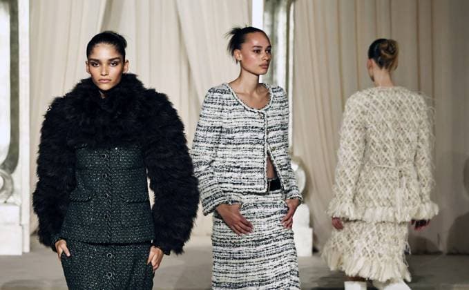 (250708) -- PARIS, July 8, 2025 -- Models present creations from the haute couture Fall-Winter 2025 2026 collections by French fashion house Chanel during the Paris Haute Couture Week, in Paris, France, on July 8, 2025. ) FRANCE-PARIS-HAUTE COUTURE WEEK-CHANEL GaoxJing 