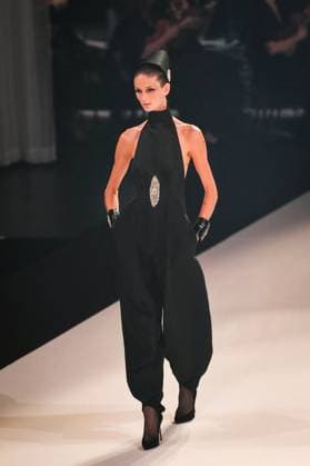 PFW - Stephane Rolland Runway in Paris FA A model walks the runway for a collection by Stephane Rolland as part of Paris Fashion Week at the Theatre of the Champs-Elysees in Paris, on July 8, 2025. Photo by Firas Abdullah ABACAPRESS.COM Paris Ile-de-France France  Copyright: xAbdullahxFiras ABACAx