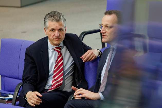 Haushaltsgesetz im Bundestag 2025-07-08 Deutschland, Berlin Bundestag: Einbringungsrededes Bundesfinanzministers zum Haushaltsgesetz der Koalition aus CDU CSU und SPD. Im Bild im Gespräch auf den hinteren Bänken Thorsten Frei (CDU), Kanzleramtsminister, und der wegen seiner Maskendeals in der Corona-Zeit umstrittene ehemalige Bundesgesundheitsminister und heutige Chef der CDU CSU-Bundestagsfraktion Jens Spahn.. *** Budget law in the Bundestag 2025 07 08 Germany, Berlin Bundestag Speech by the Federal Minister of Finance on the budget law of the coalition of CDU CSU and SPD In the picture in conversation on the back benches Thorsten Frei CDU , Minister of the Chancellery, and the former Federal Minister of Health and current head