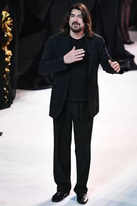 PFW - Stephane Rolland Runway in Paris FA Stephane Rolland cheers attendees at the end of the runway for his collection as part of Paris Fashion Week at the Theatre of the Champs-Elysees in Paris, on July 8, 2025. Photo by Firas Abdullah ABACAPRESS.COM Paris Ile-de-France France  Copyright: xAbdullahxFiras ABACAx
