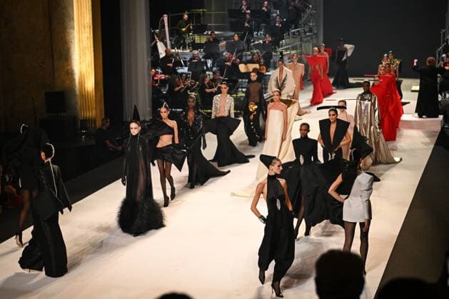 PFW - Stephane Rolland Runway in Paris FA Models walks the runway for a collection by Stephane Rolland as part of Paris Fashion Week at the Theatre of the Champs-Elysees in Paris, on July 8, 2025. Photo by Firas Abdullah ABACAPRESS.COM Paris Ile-de-France France  Copyright: xAbdullahxFiras ABACAx