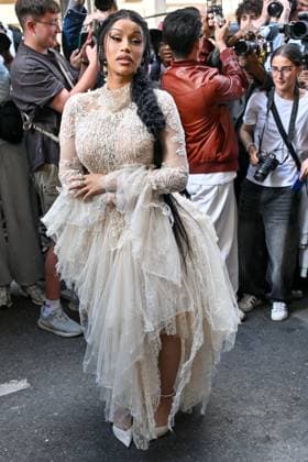 PFW Ashi Studio Outside Arrivals Cardi B arriving at the Ashi Studio show as part of Haute Couture Fashion Week in Paris, France on July, 8, 2025. Photo by Julien Reynaud APS-Medias ABACAPRESS.COM Paris France  Copyright: xReynaudxJulien APS-Medias ABACAx