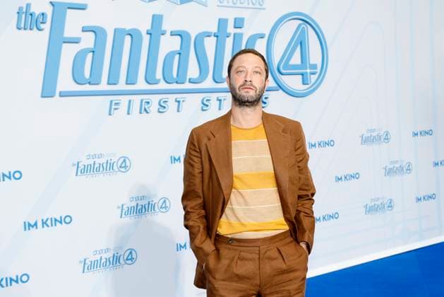 Ebon Moss Bachrach bei der The Fantastic Four - First Steps Film Premiere und Fan Event am 8.07.2025 im Center am Potsdamer Platz in Berlin The Fantastic Four Filmpremiere in Berlin