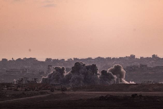 News Themen der Woche KW28 Israeli attacks over Gaza continue SDEROT, ISRAEL - JULY 8: Smoke rises from northern Gaza following Israeli army attacks, as it is seen from the Sderot area on July 8, 2025. Mostafa Alkharouf Anadolu Sderot Israel. Editorial use only. Please get in touch for any other usage.  Copyright: x2025xAnadoluxMostafaxAlkharoufx