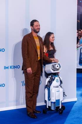 Fan-Event - The Fantastic 4 : First Steps Ebon Moss-Bachrach und Yelena Yemchuk beim Fan- Event zum Kinostart zu The Fantastic 4 : First Steps im Das Center (ehem. Sony Center) am 08.07.2025 in Berlin. Copyright: xEventpressxKochanx