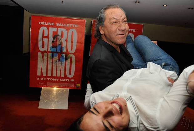 Le réalisateur Tony Gatlif et Nailia Harzoune - Avant-première du film Geronimo à l UGC Ciné Cité des Halles à Paris, le 13 octobre 2014. Paris France *** Director Tony Gatlif and Nailia Harzoune Before the premiere of the film Geronimo at the UGC Ciné Cité des Halles in Paris, October 13, 2014 Paris France  Copyright: xGiancarloxGorassini BestimagexGiancarloxGorassini Bestimagex