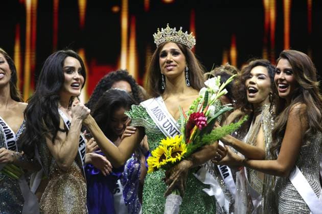 Entertainment Themen der Woche KW28 Miss Universe Cuba 2025, Lina Luaces, reacts with her teammates after her coronation at Milander Park in Hialeah, United States, 08 July 2025. Luaces, niece of Emilio and Gloria Estefan and daughter of TV host Lily Estefan, was chosen in Miami as the new Miss Universe Cuba 2025 to represent the island at the Miss Universe pageant to be held on November 21 in Thailand. Lina Luaces, Estefan s niece, is the new Miss Cuba Universe elected in the U.S. !ACHTUNG: NUR REDAKTIONELLE NUTZUNG!  Copyright: xMarlonxPachecox USA3755 20250709-55017355875_1