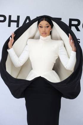 Cardi B Arrivals at the Stéphane Rolland Fall Winter 2025 2026 Haute Couture Collection show during Paris Fashion Week PFW on July 8, 2025 Denis Guignebourg Bestimage Arrivals at the Stéphane Rolland Fall Winter 2025 2026 Haute Couture Collection show during Paris Fashion Week PFW on July 8, 2025 Paris France  Copyright: xDenisxGuignebourgx xBestimagexDenisxGuignebourgx xBestimagex