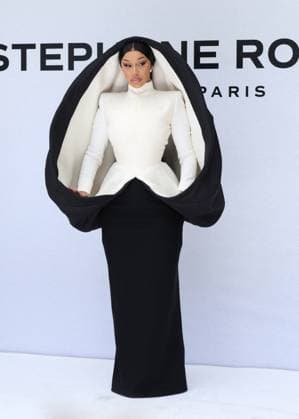 Cardi B Arrivals at the Stéphane Rolland Fall Winter 2025 2026 Haute Couture Collection show during Paris Fashion Week PFW on July 8, 2025 Denis Guignebourg Bestimage Arrivals at the Stéphane Rolland Fall Winter 2025 2026 Haute Couture Collection show during Paris Fashion Week PFW on July 8, 2025 Paris France  Copyright: xDenisxGuignebourgx xBestimagexDenisxGuignebourgx xBestimagex