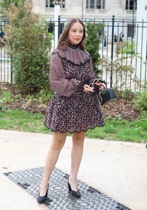 Chanel Outside Arrivals - Paris Fashion Week - Haute Couture Fall Winter 2025 2026 Laufey attends the Chanel Haute Couture Fall Winter 2025 2026 show as part of Paris Fashion Week on July 08, 2025 in Paris, France.  Copyright: xDFYx