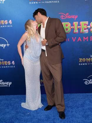 Zombies 4 Dawn of the Vampires Premiere - Los Angeles, USA LOS ANGELES, USA. July 08, 2025: Meg Donnelly & Drake Rodger at the premiere for Disney s Zombies 4: Dawn of the Vampires . Los Angeles CA USA  Copyright: xPaulxSmith Featureflashx