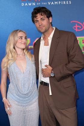 Zombies 4 Dawn of the Vampires Premiere - Los Angeles, USA LOS ANGELES, USA. July 08, 2025: Meg Donnelly & Drake Rodger at the premiere for Disney s Zombies 4: Dawn of the Vampires . Los Angeles CA USA  Copyright: xPaulxSmith Featureflashx