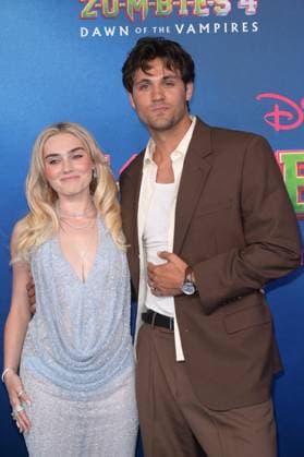 Zombies 4 Dawn of the Vampires Premiere - Los Angeles, USA LOS ANGELES, USA. July 08, 2025: Meg Donnelly & Drake Rodger at the premiere for Disney s Zombies 4: Dawn of the Vampires . Los Angeles CA USA  Copyright: xPaulxSmith Featureflashx