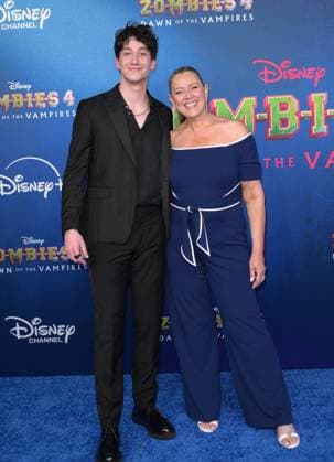 Zombies 4 Dawn of the Vampires Premiere - Los Angeles, USA LOS ANGELES, USA. July 08, 2025: Milo Manheim & Camryn Manheim at the premiere for Disney s Zombies 4: Dawn of the Vampires . Los Angeles CA USA  Copyright: xPaulxSmith Featureflashx