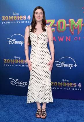 Zombies 4 Dawn of the Vampires Premiere - Los Angeles, USA LOS ANGELES, USA. July 08, 2025: Lizzy McAlpine at the premiere for Disney s Zombies 4: Dawn of the Vampires . Los Angeles CA USA  Copyright: xPaulxSmith Featureflashx