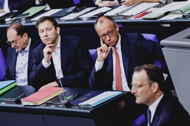 (R-L) Jens Spahn, Vorsitzender der CDU CSU-Fraktion im Deutschen Bundestag, Friedrich Merz (CDU), Bundeskanzler, Lars Klingbeil, Bundesminister der Finanzen, und Alexander Dobrindt (CSU), Bundesminister des Innern, aufgenommen im Rahmen der Generaldebatte zum Haushalt 2025 im Deutschen Bundestag in Berlin, 09.07.2025. Berlin Deutschland *** R L Jens Spahn, Chairman of the CDU CSU parliamentary group in the German Bundestag, Friedrich Merz CDU , Federal Chancellor, Lars Klingbeil, Federal Minister of Finance, and Alexander Dobrindt CSU , Federal Minister of the Interior, recorded during the general debate on the 2025 budget in the German Bundestag in Berlin, 09 07 2025 Berlin Germany Copyright: xFlorianxGaertnerx