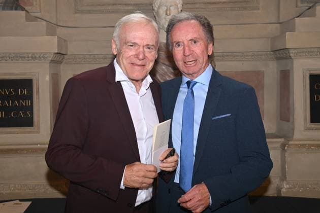 v.li: Hermann GERLAND, Gerd RUBENBAUER (Sportmoderator), Verleihung Bayerischer Verdienstorden im Antiquariat der Residenz in Muenchen am 09.07.2025