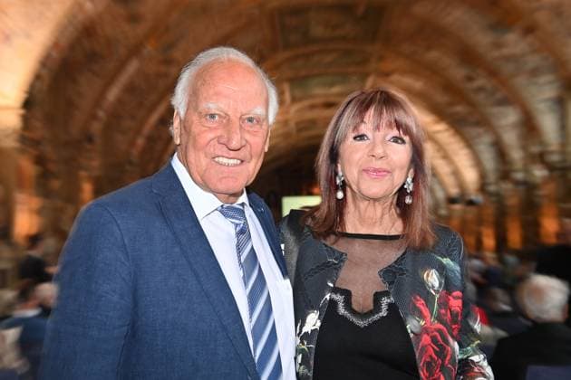 Franz Bulle ROTH (Ex Fussballprofi) mit Lebensgefaehrtin Helena von Sarkozy. Verleihung Bayerischer Verdienstorden im Antiquariat der Residenz in Muenchen am 09.07.2025